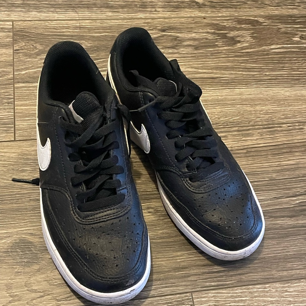 Women”s Black Nike Sneakers